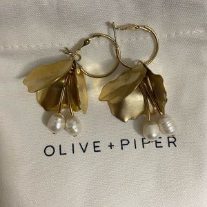 Olive + Piper | Flower and pearl earrings